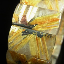 イチオシ 現品一点物 太陽放射 タイチンルチル クォーツ バングル ２９－３１ｍｍ 極太金針水晶 数珠 ＴＨＢ１０ 2枚目の画像