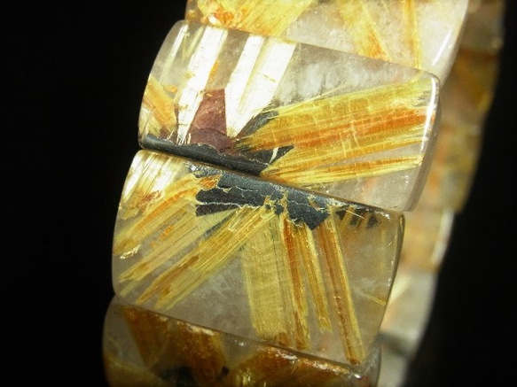 イチオシ 現品一点物 太陽放射 タイチンルチル クォーツ バングル ２９－３１ｍｍ 極太金針水晶 数珠 ＴＨＢ１０ 2枚目の画像