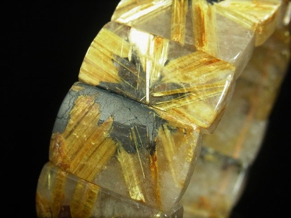 イチオシ 現品一点物 太陽放射 タイチンルチル クォーツ バングル ２９－３１ｍｍ 極太金針水晶 数珠 ＴＨＢ１０ 3枚目の画像