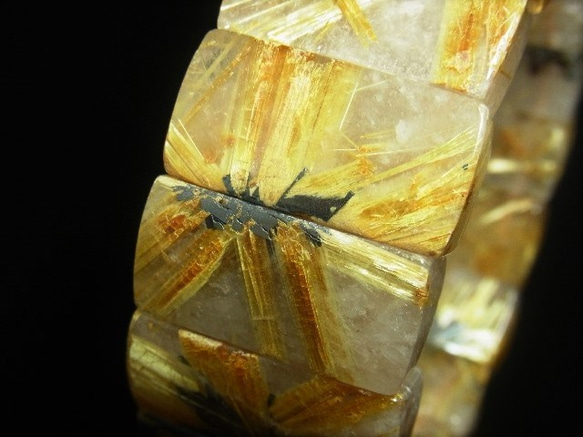イチオシ 現品一点物 太陽放射 タイチンルチル クォーツ バングル ２９－３１ｍｍ 極太金針水晶 数珠 ＴＨＢ１０ 5枚目の画像