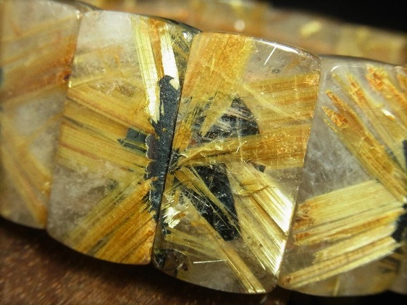 イチオシ 現品一点物 太陽放射 タイチンルチル クォーツ バングル ２９－３１ｍｍ 極太金針水晶 数珠 ＴＨＢ１０ 10枚目の画像