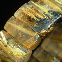 お勧め 現品一点物 太陽放射 タイチンルチル クォーツ バングル ２５－２６ｍｍ 極太金針水晶 数珠 ＴＨＢ９ 2枚目の画像