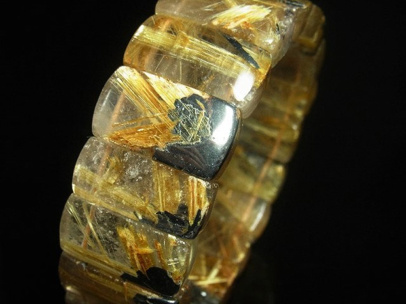 お勧め 現品一点物 太陽放射 タイチンルチル クォーツ バングル ２５－２６ｍｍ 極太金針水晶 数珠 ＴＨＢ９ 3枚目の画像