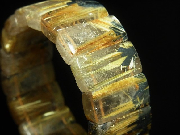 お勧め 現品一点物 太陽放射 タイチンルチル クォーツ バングル ２５－２６ｍｍ 極太金針水晶 数珠 ＴＨＢ９ 4枚目の画像