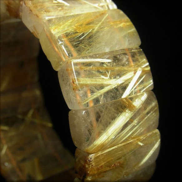 お勧め 現品一点物 ゴールドタイチンルチル クォーツ バングル 金針水晶 数珠 ＴＢ１７ ２４－２６ｍｍ １１２ｇ 3枚目の画像