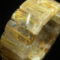 お勧め 現品一点物 ゴールドタイチンルチル クォーツ バングル 金針水晶 数珠 ＴＢ１７ ２４－２６ｍｍ １１２ｇ 4枚目の画像