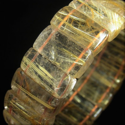 イチオシ 現品一点物 ゴールドルチル クォーツ バングル 22－23ミリ シラー入り レインボー 虹入金針水晶 数珠 3枚目の画像