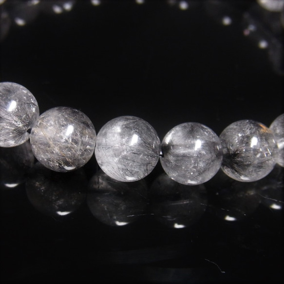 イチオシ 現品一点物 ブラックプラチナルチル ブレスレット 白金水晶 数珠 ９－１０ミリ ２７ｇ Ｐｒ６８ レインボー 2枚目の画像