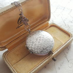 ヴィンテージ　Silver-Texture Locket (30㎜）ネックレス 1枚目の画像