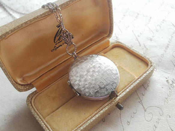 ヴィンテージ　Silver-Texture Locket (30㎜）ネックレス 1枚目の画像