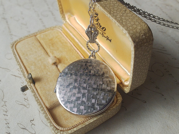 ヴィンテージ　Silver-Texture Locket (30㎜）ネックレス 2枚目の画像