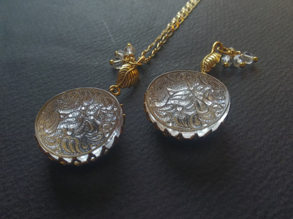 ヴィンテージ　Leaf-paisley（22.5㎜）／Antique 3Beads Leafネックレス 5枚目の画像