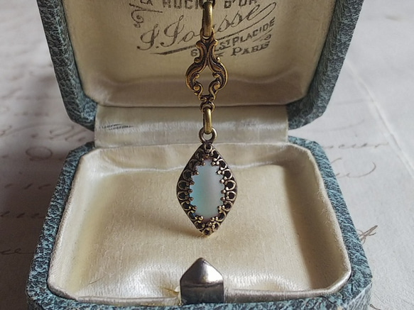 アンティークサフィレット（12×6㎜）Diamond-Crown･Shape　真鍮古美ネックレス 2枚目の画像