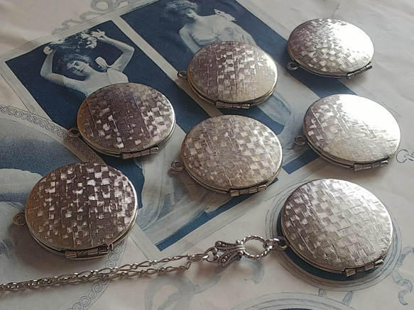 ＊Ｙ様ご予約品　ヴィンテージ　Silver-Texture Locket (30㎜）ネックレス 4枚目の画像