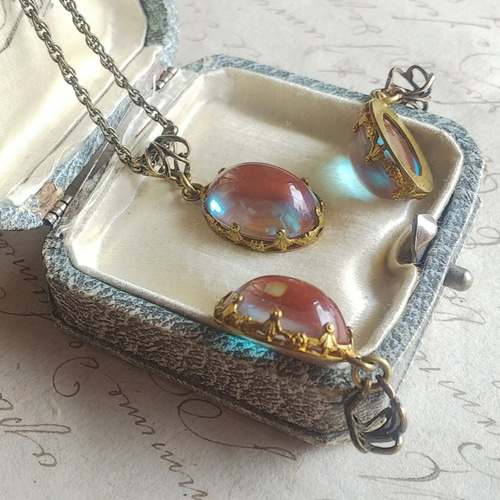 ヴィンテージ サフィレット(18×13㎜) Leafエレガントネックレス