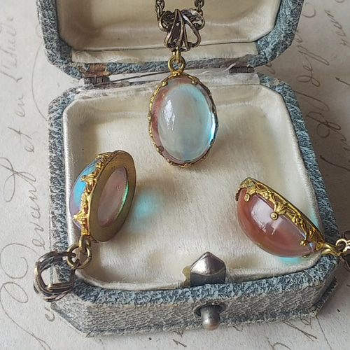 ヴィンテージ サフィレット(18×13㎜) Leafエレガントネックレス