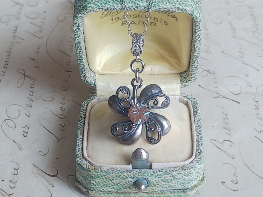 ヴィンテージ　サフィレット（約6.3㎜）四つ葉のクローバー/Antique-Silverネックレス