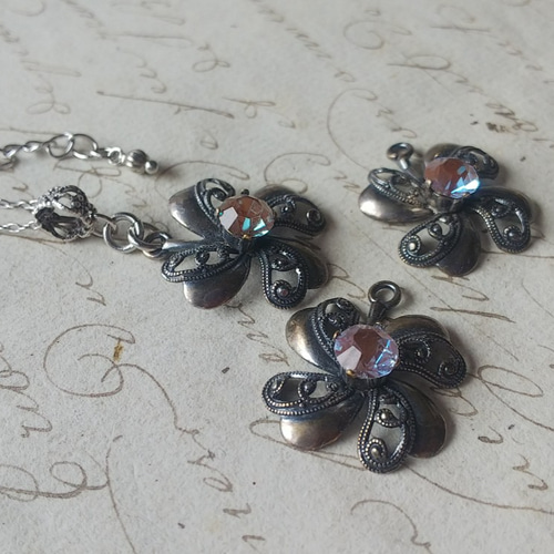 サフィレットクローバーペンダント