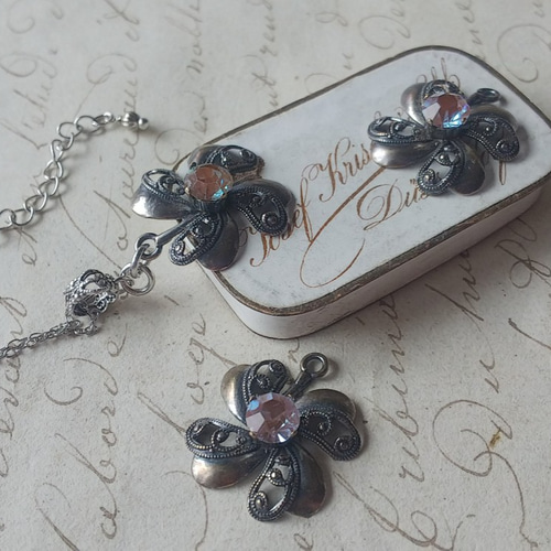 サフィレットクローバーペンダント