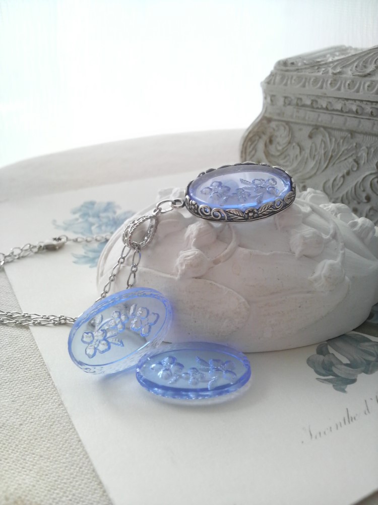 ヴィンテージ　すみれ淡Blue　クラシカルシルバーネックレス