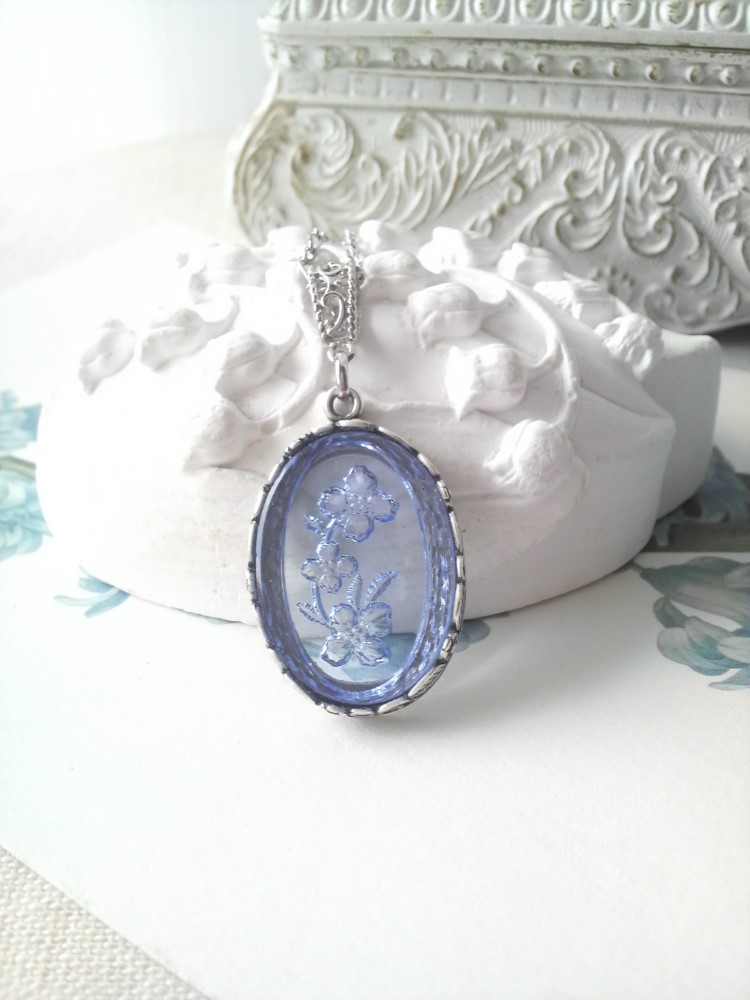 ヴィンテージ　すみれ淡Blue　クラシカルシルバーネックレス