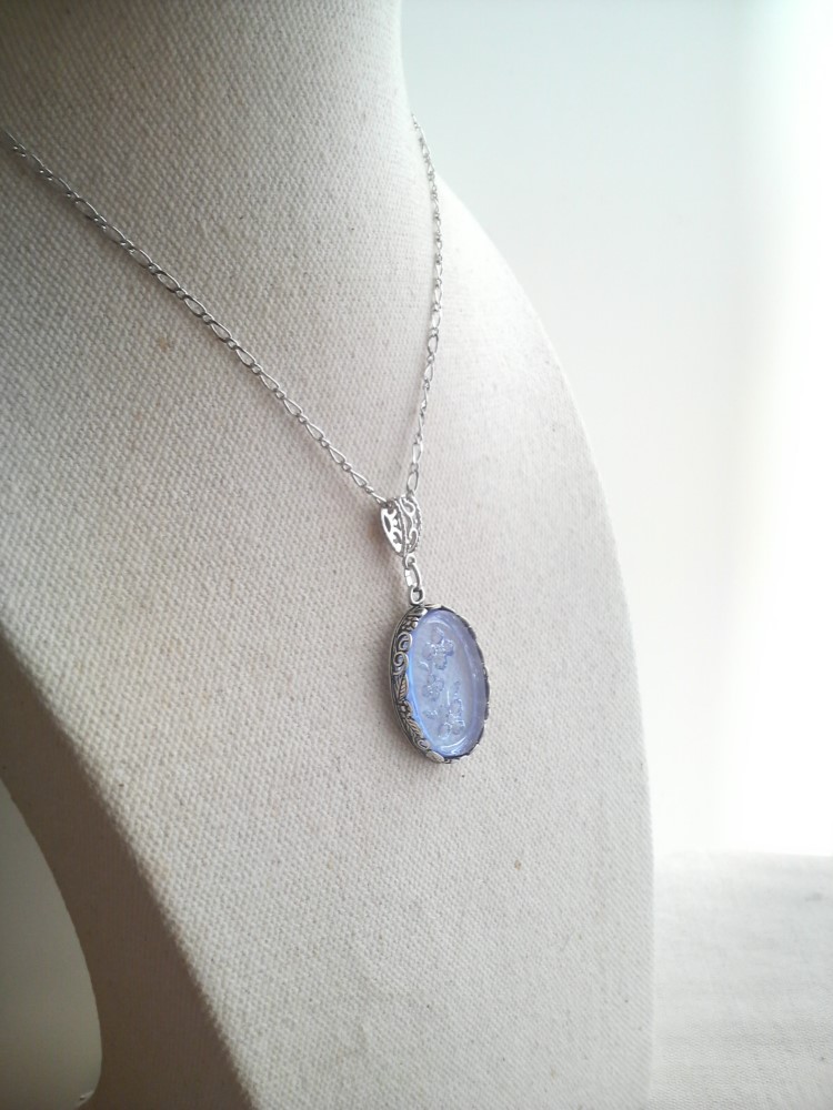 ヴィンテージ　すみれ淡Blue　クラシカルシルバーネックレス
