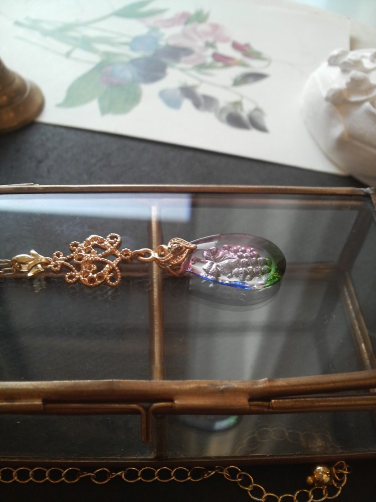 アンティーク　アイリス葡萄ペンダント　クラシカルネックレス