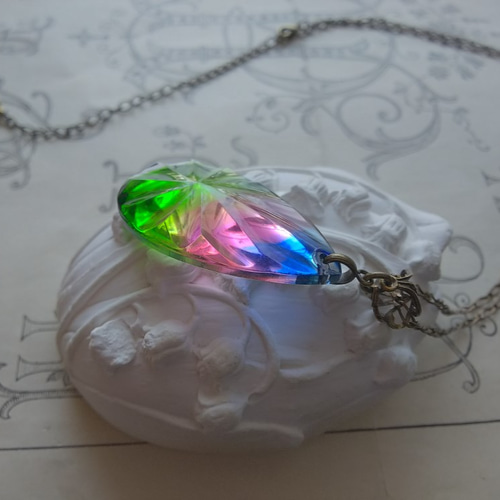 アイリス　ヴィンテージ　ペンダント ヴィンテージ アイリスGlass大粒しずく(41×21ﾐﾘ）ネックレス