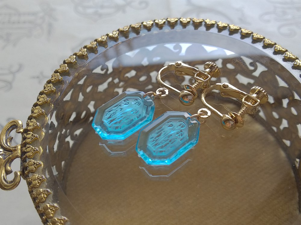 ヴィンテージ　Aqure-Blueすずらんインタリオ イヤリング