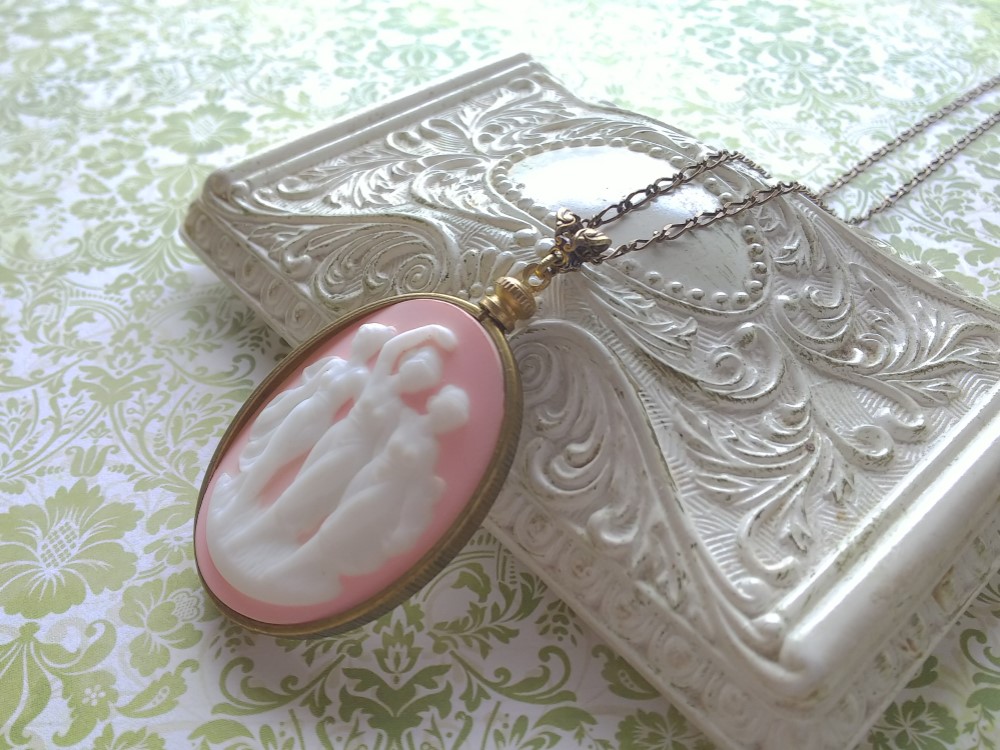 ヴィンテージ　3muses porcelain カメオ／Pink　ネックレス