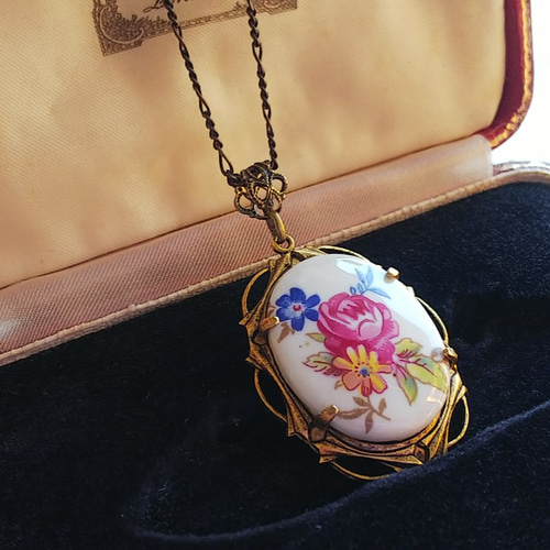 ヴィンテージ 薔薇と小花／陶器 アンティークGoldネックレス 