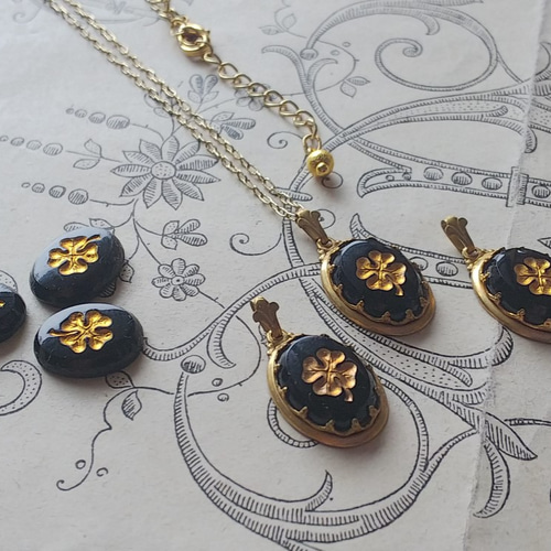 四つ葉のクローバー ネックレス ヴィンテージ ブラック ゴールド ヴィンテージ 四つ葉のクローバー（Black/Gold）クラシカル