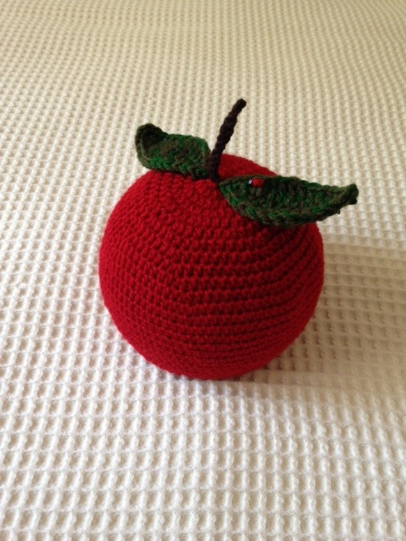 フルーツ帽（赤リンゴ） 1枚目の画像