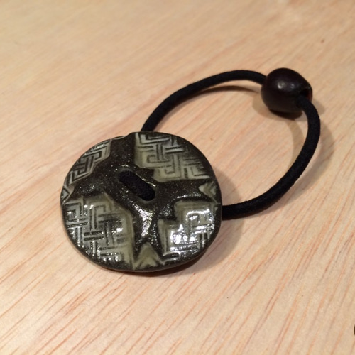 陶の髪留め アイヌ模様調デザイン ヘアゴム 自然工房 森の民 通販