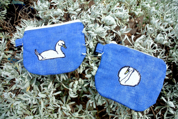 ericocoエリココ 牛仔布裡游游零錢包-刺繡天鵝 第1張的照片