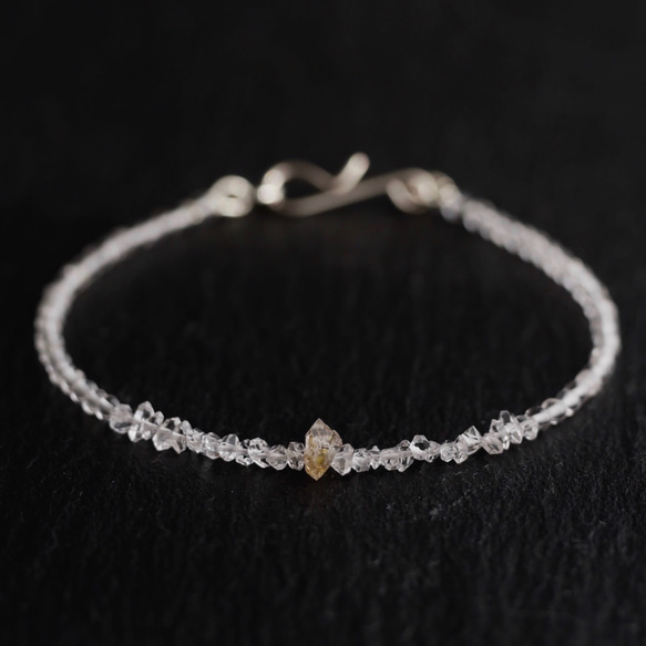 Oil in Quartz& Crystal Quartz,Herkimer diamond Bracelet 第1張的照片