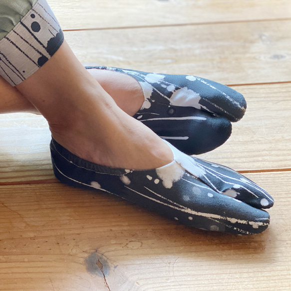 墨柄の足袋　はきやすいショート丈（黒）23ｃｍ～26ｃｍ　 1枚目の画像