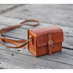 Classy Hand Stitched Tan caramel Leather Camera Case 1枚目の画像