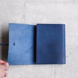 植鞣牛皮海軍藍色書套式筆記本（A6 尺寸） 第4張的照片