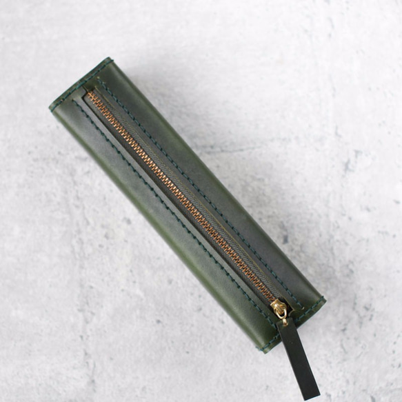 濃い緑の草植物なめしの革の鉛筆の視点 3枚目の画像
