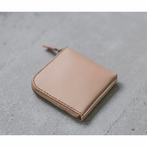 Nude color vegetable-tanned cow hide leather coin zip wallet 3枚目の画像