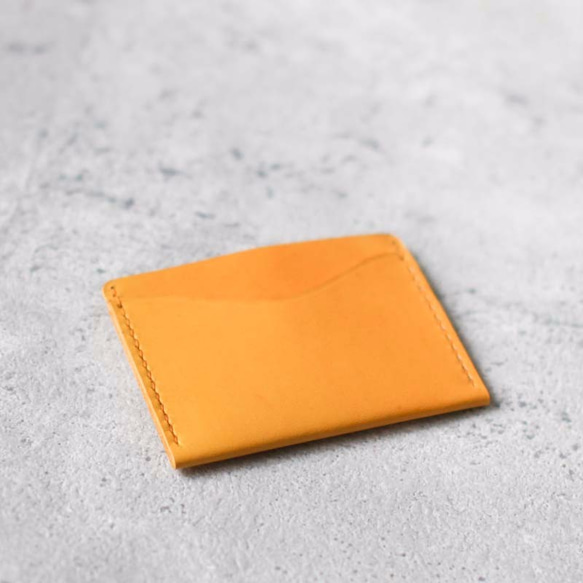 Yellow veg-tanned leather card holder 2枚目の画像