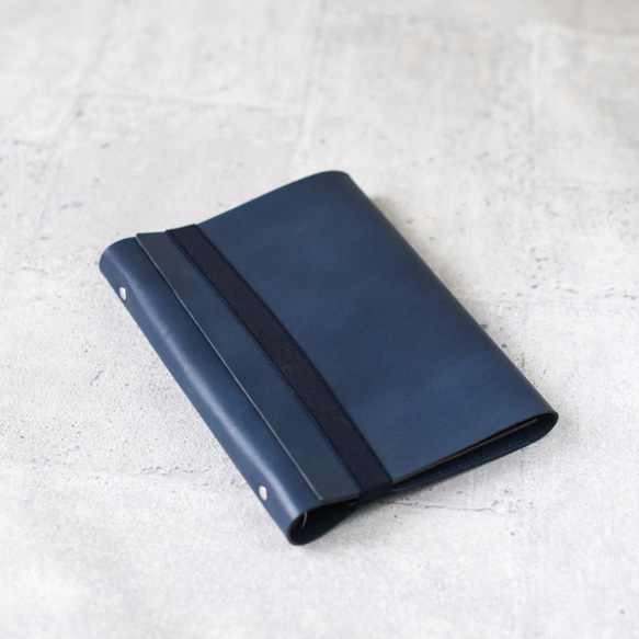 A5 navy refillable leather journal/notebook 1枚目の画像