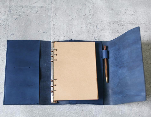 A5 navy refillable leather journal/notebook 4枚目の画像