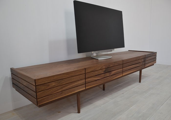 スラッシュ 180cm テレビボード  ウォールナット  スリット入り  脚付き 　テレビ台　オーダーメイド