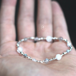 白銀. 天然礦石手鍊 灰月光石白水晶 拉長石 彈性線材 925銀手環 第2張的照片