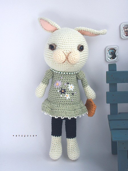 no.2019　Skirt Rabbit　(スカートのうさぎ)