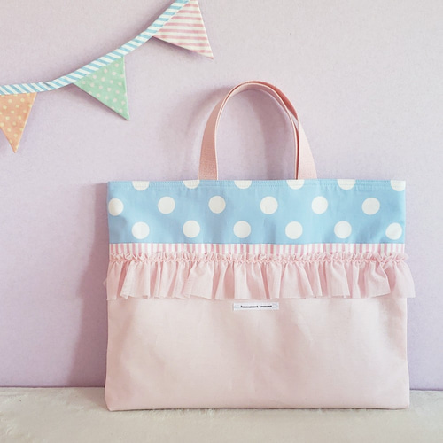 パステルブルーとピンクのフリル付きな帆布レッスンバッグ サイズ変更