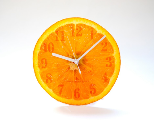 【掛け時計/置き時計】オレンジジャーニー（アクリル製） 掛け時計/置き時計】オレンジジャーニー（アクリル製） | iichi