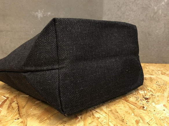 『琥珀帆布手提包』手提小包日系亞麻布製作-消碳黑 第4張的照片